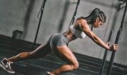 花臂男网红吃瓜