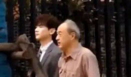 网友爆料剧组大爷视频,网友爆料视频展现幕后英雄瞬间