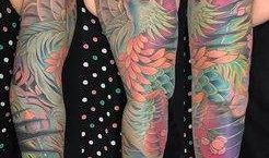 花臂男网红吃瓜