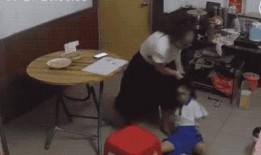 爆料妈妈打小孩视频,家庭教育引发社会热议