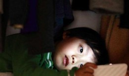 女生熬夜娱乐吃瓜酱视频,女生娱乐生活新趋势