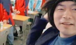 学生爆料光头老师视频,网友热议教育新现象