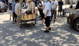 网友爆料剧组大爷视频,网友爆料视频展现幕后英雄瞬间